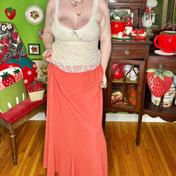 Plus size vintage gorgeous vibrant orange pleated maxi skirt - Picture 4 of 5